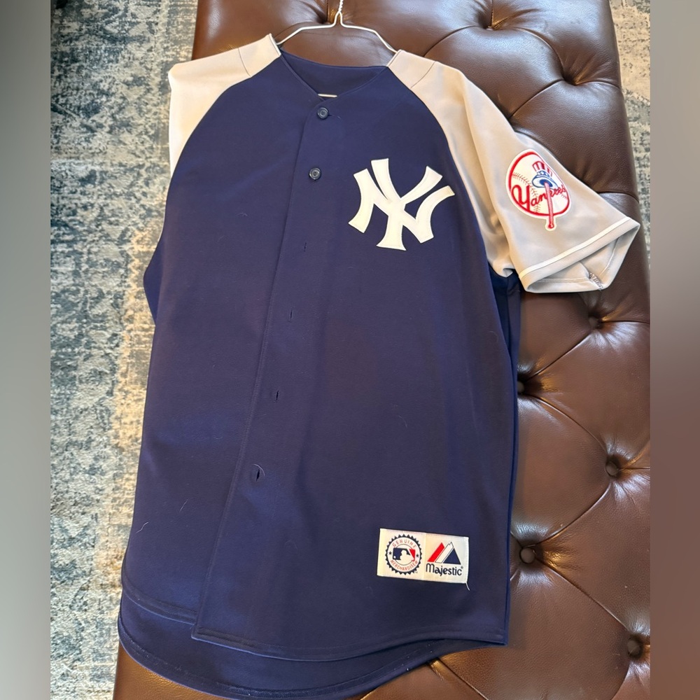 Majestic Yankees Patch Jersey in Navy, Gray, Red & White.  Size Large